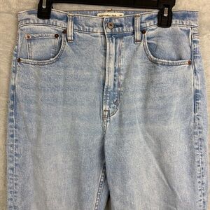 Abercrombie & Fitch Women's 30/10, 90's Straight Ultra High Rise Jeans Curvy